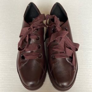 GEOX Respira Lace Sneakers. Sz 40.